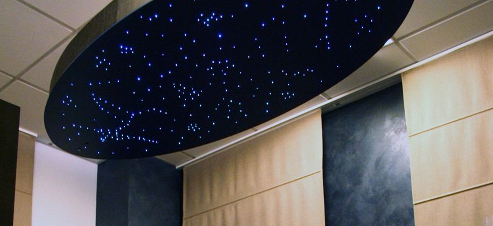 Sala dello studio con un soffitto a cielo stellato